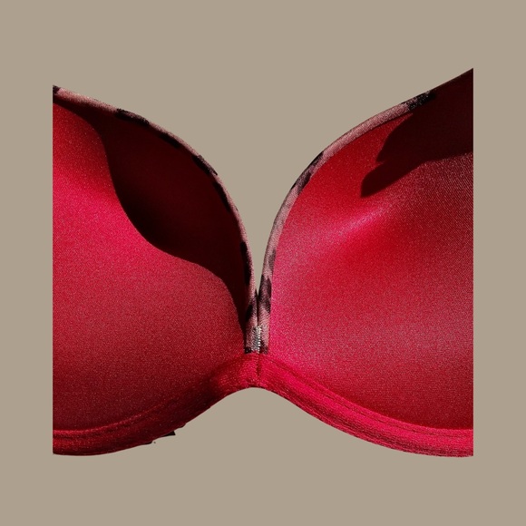 NWOT PUSH UP Cosmopolitan Bra - Light Glare On Front Right Cup (Not a spot) - Picture 5 of 10